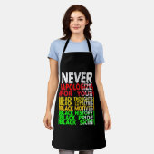 Entschuldigen Sie sich niemals für Ihre Schwarze,  Schürze (Getragen)
