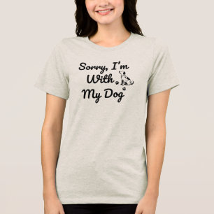Entschuldigung, ich bin mit meinem Hund T-Shirt Tri-Blend Shirt
