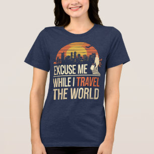 Entschuldigung, Während Ich Die Welt Bereise - Vin Tri-Blend Shirt
