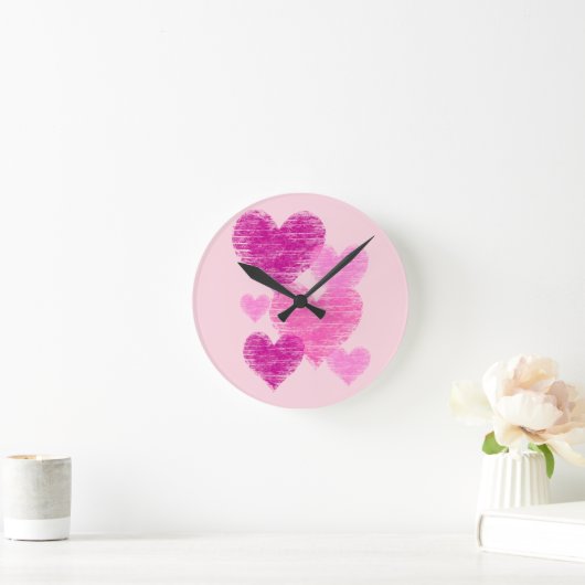Entsetzliches rosa Herzklopfen Runde Wanduhr (Zuhause)