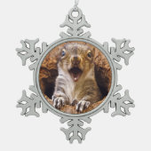 Entsetztes Eichhörnchen Schneeflocken Zinn-Ornament (Vorderseite)