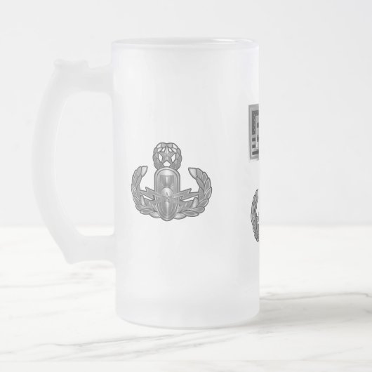 Entsorgung explosionsfähiger Sprengkörper des EOD Mattglas Bierglas (Links)