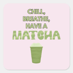 Entspann dich, atme, trinke einen Matcha Lustiger Quadratischer Aufkleber