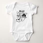 Entspannen Sie meine Mami ist ein Geschenk für die Baby Strampler (Vorderseite)