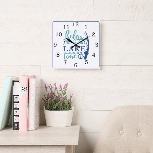 Entspannen Sie sich am See Quadratische Wanduhr (Lesesaal)