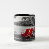 Entspannen Sie sich am See Zweifarbige Tasse (Mittel)