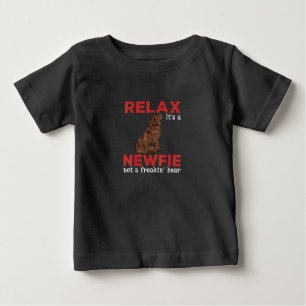 Entspannen Sie sich bei einem Drink Niedlicher J Baby T-shirt