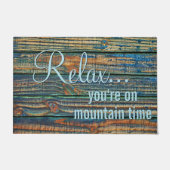 Entspannen Sie sich bei einem Mountain Time Angebo Fußmatte (Vorderseite)