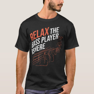 Entspannen Sie sich beim Bass Player. T-Shirt