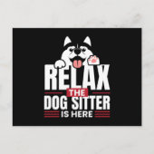 Entspannen Sie sich die Hundesitzt hier sitzt Postkarte (Vorderseite)