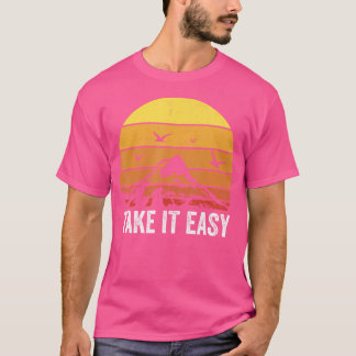 Entspannen Sie sich im Freien beim Camping T-Shirt