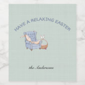 Entspannen Sie sich im Ostersonnigen im Sessel Weinetikett (Einzelnes Label)