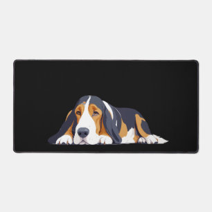 Entspannen Sie sich in der Basset Hound Adorable A Schreibtischunterlage