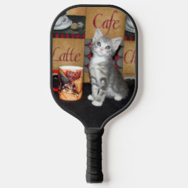 Entspannen Sie sich, trinken Sie Kaffee, spielen S Pickleball Schläger