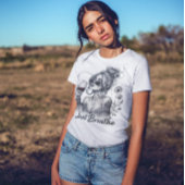 Entspannende Frau mit Weinlust T-Shirt