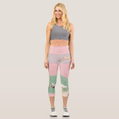 Entspannende Kätzchen im Wohnzimmer Capri Leggings (Vorderseite)