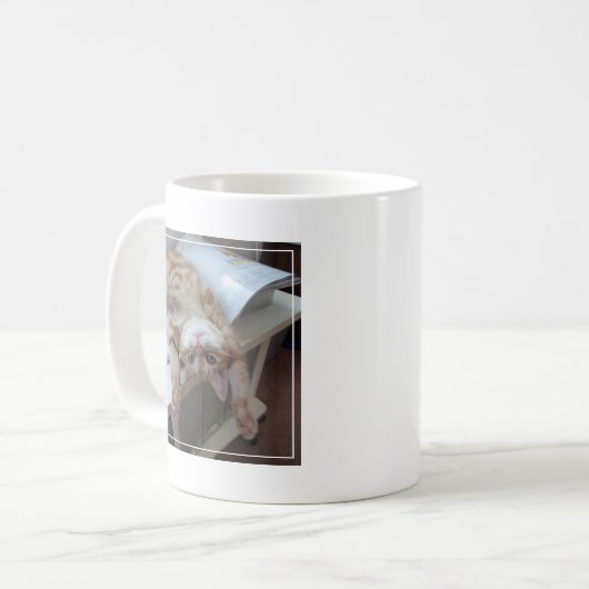 Entspannende Miezekatze Kaffeetasse (Vorderseite Links)