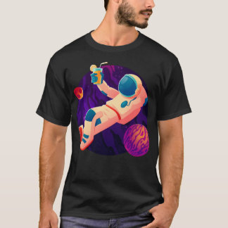 Entspannender Astronaut mit Cocktail (Space Synthw T-Shirt