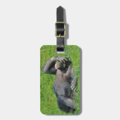 Entspannender Schimpanse - Gepäckanhänger (Vorderseite vertikal)