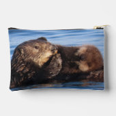Entspannender Seeotterwelpe und Mutter Zubehörtasche (Rückseite)