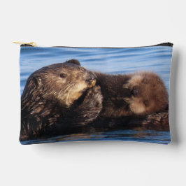 Entspannender Seeotterwelpe und Mutter Zubehörtasche