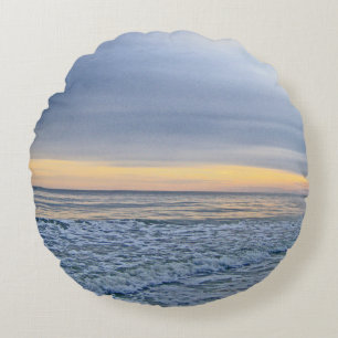 Entspannender Sonnenuntergang am Meer Rundes Kissen