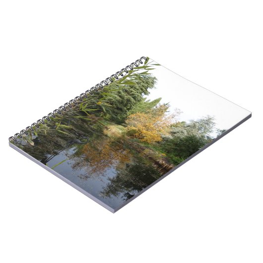 Entspannendes Gartenbild, schöne Bäume... Notizblock (Linke Seite)