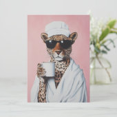 Entspannte Leopard Morning Vibes Einladung (Stehend Vorderseite)