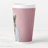 Entspannte Leopard Morning Vibes Milchtasse (Vorderseite)