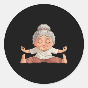 Entspannte Yoga-Lance-Kunst Reife Sportliche Frau Runder Aufkleber