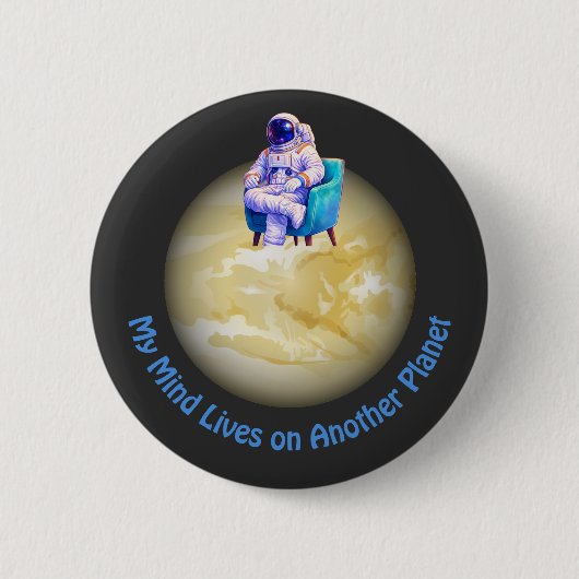 Entspannter Astronaut sitzt auf einem Planeten Button (Vorderseite)