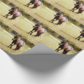 Entspanntes Brown Horse Walking Geschenkpapier (Ecke)