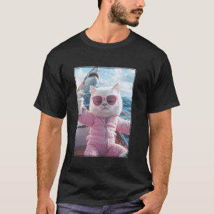 Entspanntes Coole Katze auf einer Jacht mit Hai Fu T-Shirt