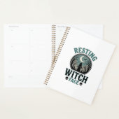 Entspanntes Hexengesicht Vintage Halloween-Design_ Planer (Anzeige)