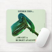 "Entweder das... oder einen Budgetanalysten einste Mousepad (Mit Mouse)