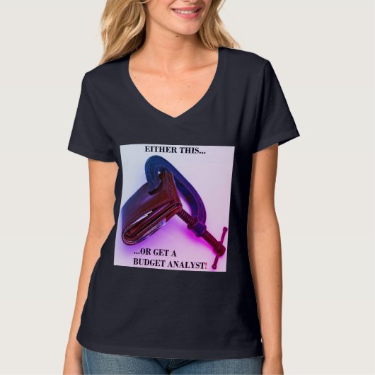 "Entweder das... oder einen Haushaltsanalytiker!" T-Shirt (Vorderseite)