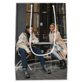 Entwerfen Sie Ihr eigenes Single-Foto Mittlere Geschenktüte (Rückseite)