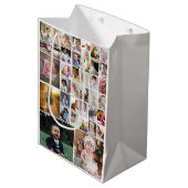 Entwerfen Sie Ihre eigene 35 FotoCollage Mittlere Geschenktüte (Vorderseite Schrägansicht)