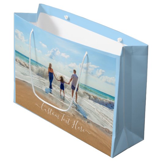 Entwerfen Sie Ihre eigene Foto-Geschenktasche mit Große Geschenktüte (Vorderseite Schrägansicht)
