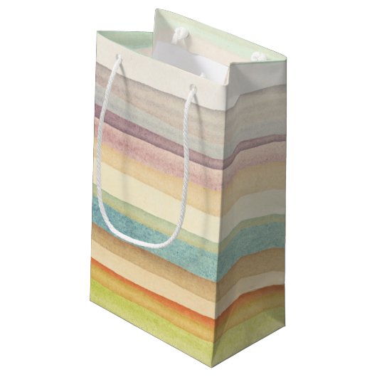 Entworfener Kunsthintergrund. Benutztes Aquarell Kleine Geschenktüte (Rückseite Schrägansicht)