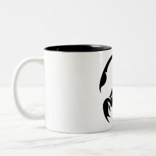 Entwurf eines Stammeskorpion - Stärke und Schutz Zweifarbige Tasse