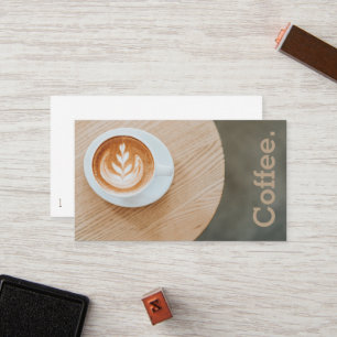 Entwurfs-Kaffee auf runde Tabellen-einfachem Treuekarte