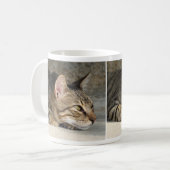 Entzückende durchdachte Tabby-Katzen-Tasse Kaffeetasse (Vorderseite Links)