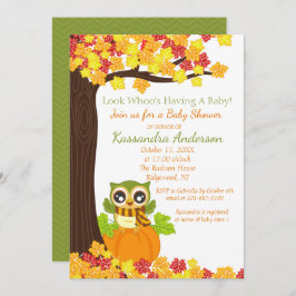 Entzückende Eule auf einer Einladung