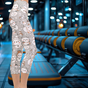 Entzückende Kawaii-Schneemänner Whimsical in Grau- Capri Leggings
