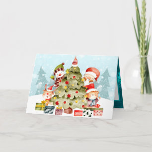 Entzückende Weihnachtsmänner und Freunde um den Ba Feiertagskarte