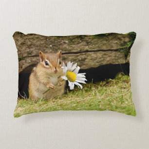 Entzückender BabyChipmunk mit Gänseblümchen Zierkissen