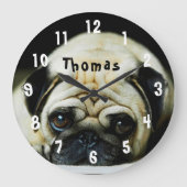 Entzückender Mops Große Wanduhr (Vorderseite)