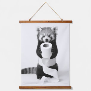 Entzückender Roter Panda mit Toilettenpapier Minim Wandteppich Mit Holzrahmen