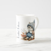 Entzückender Strickende Kätzchen Bone China Becher Porzellantasse (Vorderseite Rechts)